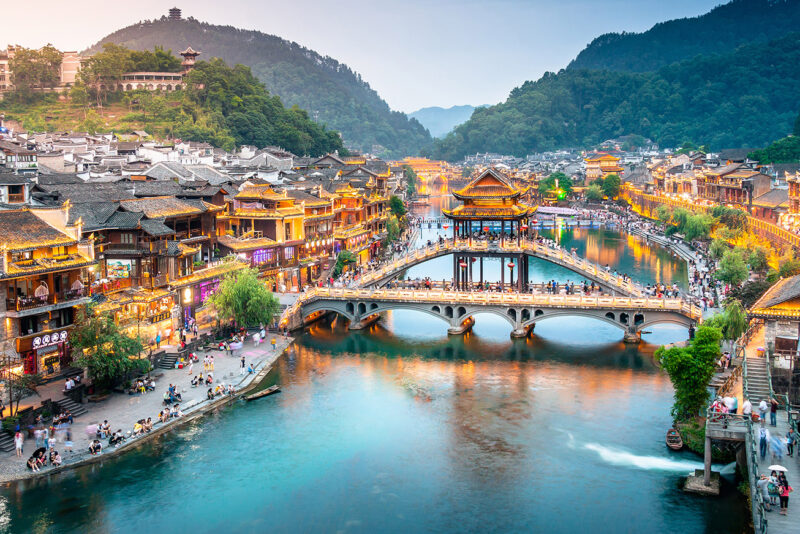 Phượng Hoàng Cổ Trấn